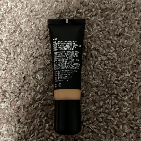Pro longwear nourishment waterproof foundation NC42 - Picture 2 of 2